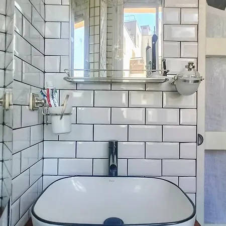 Appartamento Sunny & Stylish 2-bedroom In Viet-namese District *